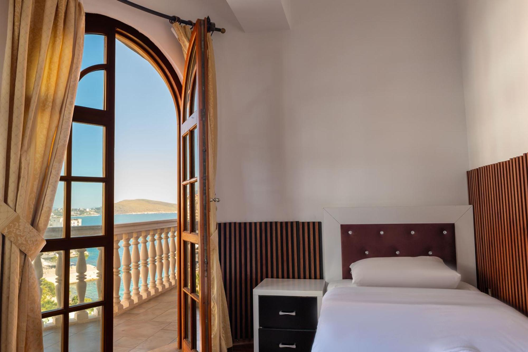 Monte Carlo - Rooftop Pool 4* Saranda