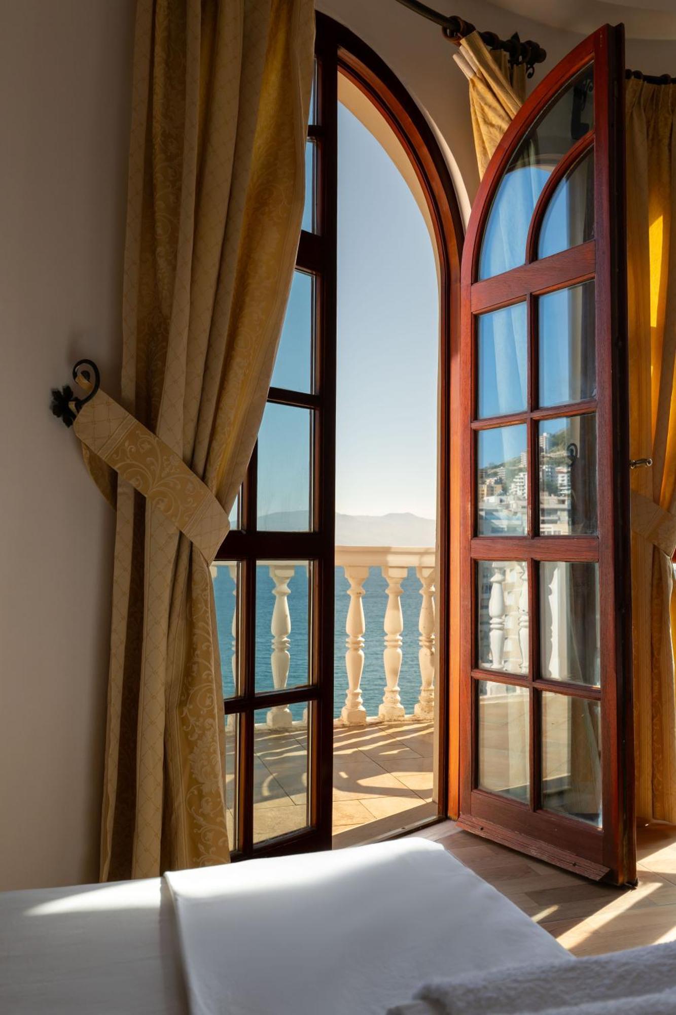 Monte Carlo - Rooftop Pool 4*