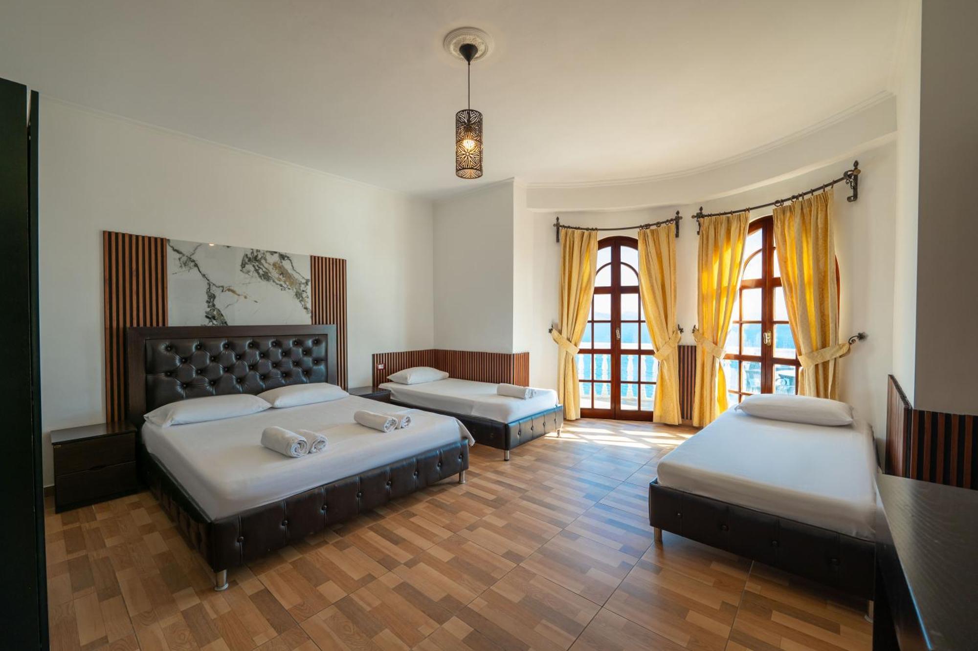 Monte Carlo - Rooftop Pool 4* Saranda