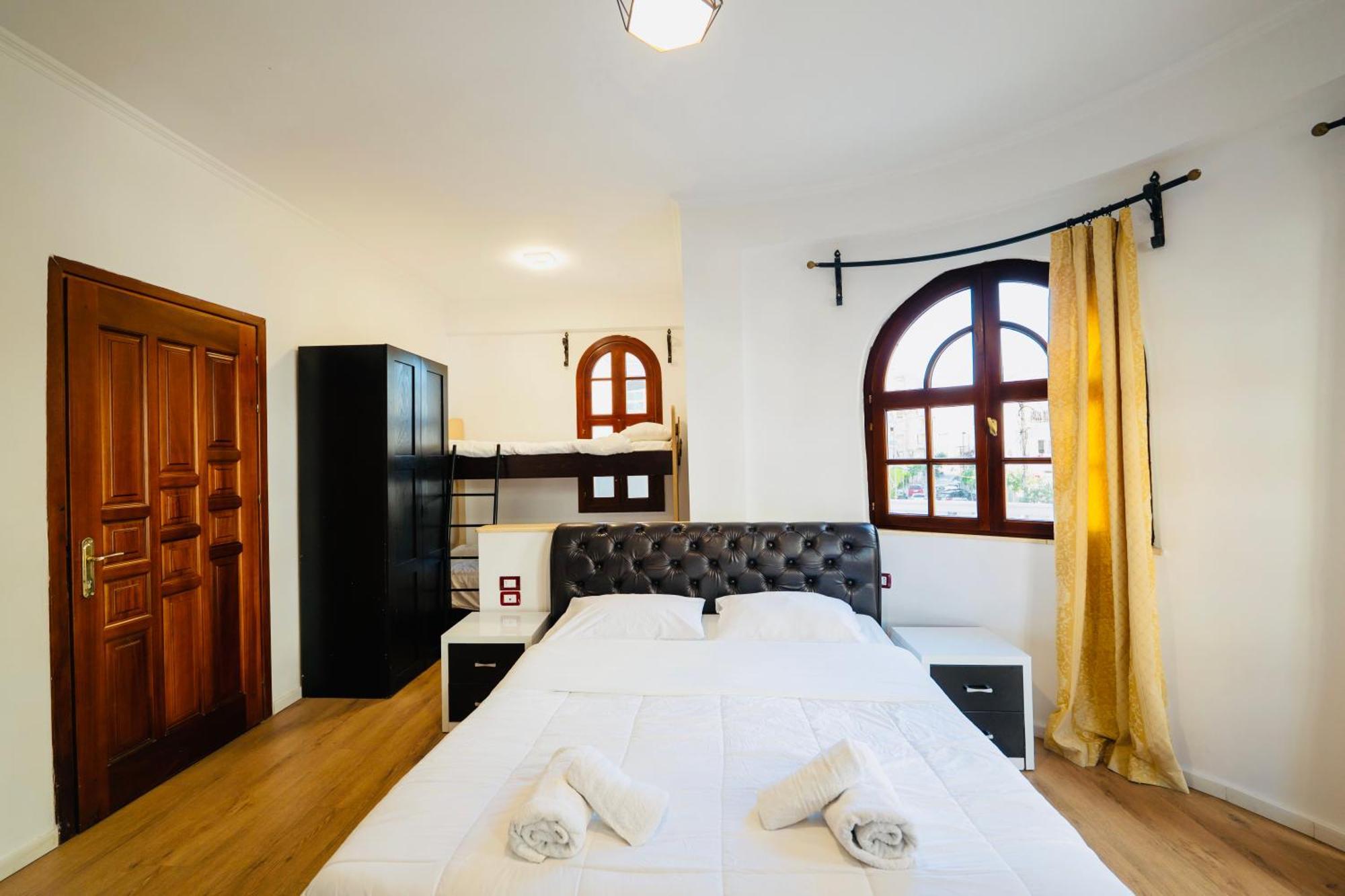 Monte Carlo - Rooftop Pool Hotel Saranda