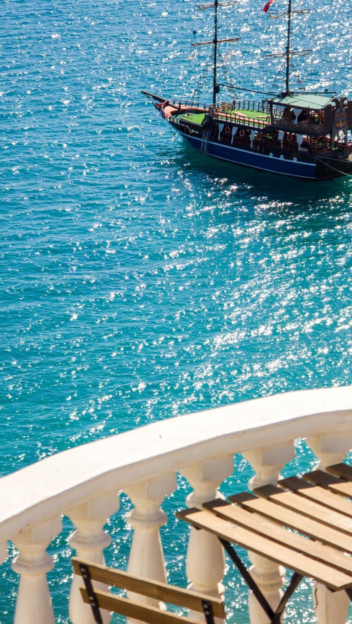 Monte Carlo - Rooftop Pool Hotel